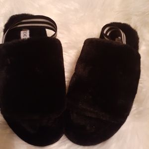 Steve madden faux fur slippers